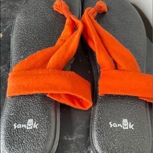 Sanuk Sandals‎